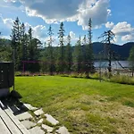 Kilodden, Lakeside Mountain With Stunning Views 펜션 Tuddal